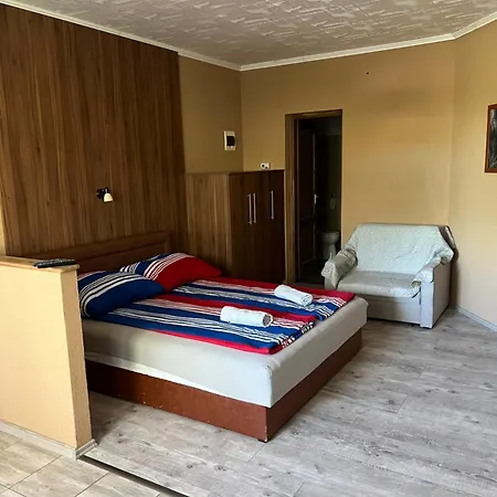 Aqua Apartmanhaz Апартаменты Шиофок